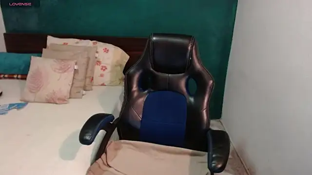 Snapshot of scaelettdubois chatting on July 15, 2026, 2:18 am scaelettdubois online show from July 15, 2026, 2:18 am