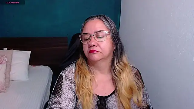 Snapshot of scaelettdubois chatting on September 17, 2025, 11:40 pm scaelettdubois online show from September 17, 2025, 11:40 pm