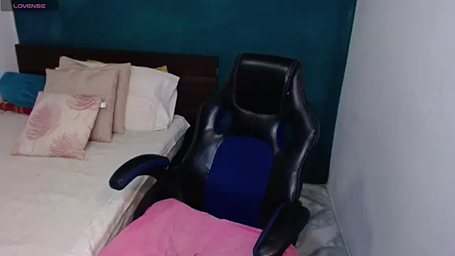 scaelettdubois online show from February 8, 2026, 10:29 pm