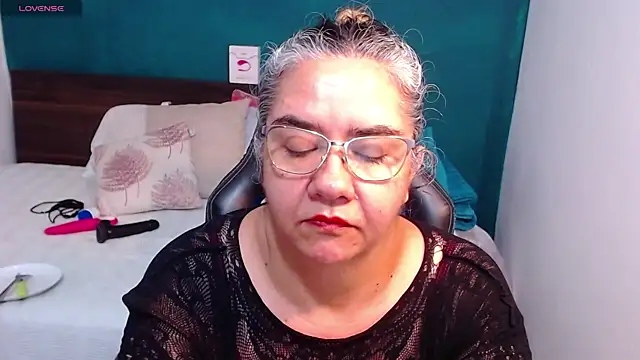 Snapshot of scaelettdubois chatting on February 27, 2025, 5:51 am scaelettdubois online show from February 27, 2025, 5:51 am