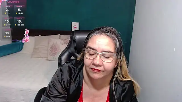 Snapshot of scaelettdubois chatting on March 7, 2025, 5:40 am scaelettdubois online show from March 7, 2025, 5:40 am