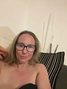 Hollywhite69 online show from October 3, 2025, 10:11 pm