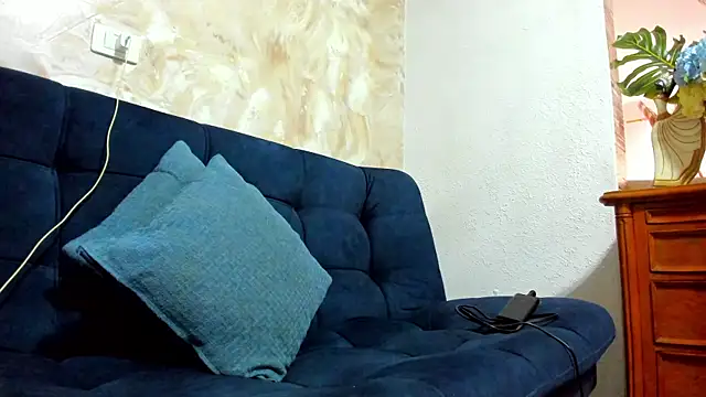 tiffanystonne online show from April 6, 2026, 9:38 pm