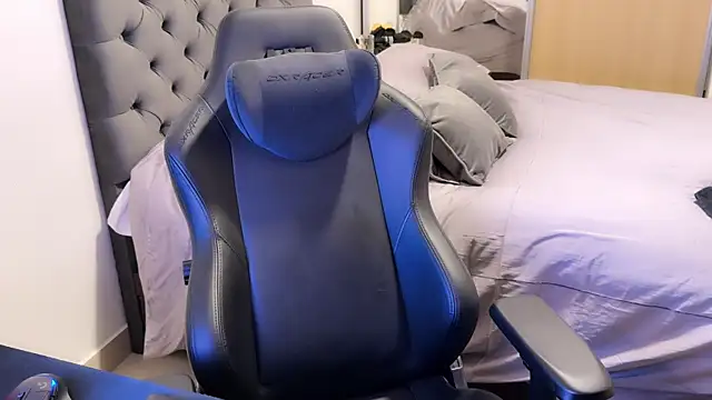 Snapshot of SasukeUhchiaa chatting on February 20, 2025, 1:25 am SasukeUhchiaa online show from February 20, 2025, 1:25 am