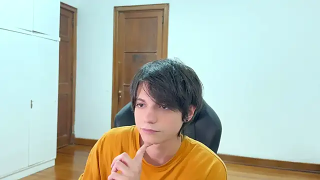 Snapshot of SasukeUhchiaa chatting on September 11, 2025, 8:25 am SasukeUhchiaa online show from September 11, 2025, 8:25 am