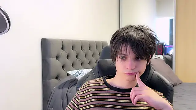 Snapshot of SasukeUhchiaa chatting on January 4, 2025, 9:31 pm SasukeUhchiaa online show from January 4, 2025, 9:31 pm