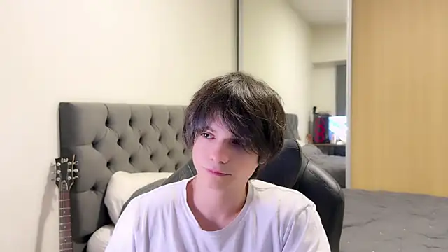 Snapshot of SasukeUhchiaa chatting on December 19, 2024, 8:23 am SasukeUhchiaa online show from December 19, 2024, 8:23 am