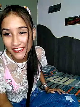 Snapshot of Little_Naughty_Nicole chatting on April 14, 2026, 4:39 am Little Naughty Nicole online show from April 14, 2026, 4:39 am