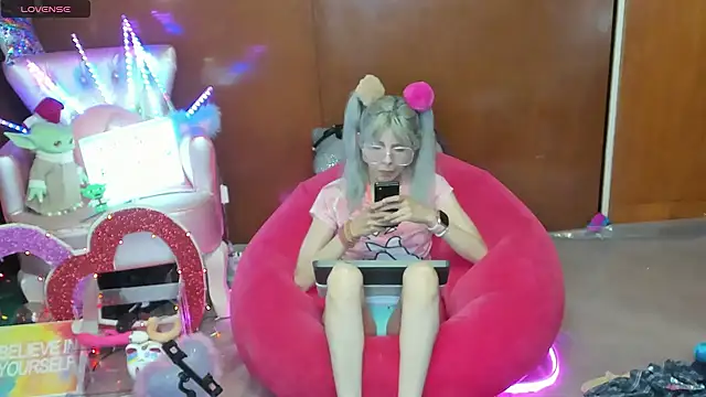 Snapshot of Skinygirl chatting on May 14, 2026, 11:46 pm Skinygirl online show from May 14, 2026, 11:46 pm