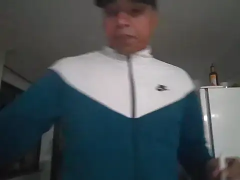 Snapshot of Juninho10c chatting on November 27, 2025, 12:22 am Juninho10c online show from November 27, 2025, 12:22 am