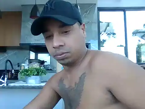 Snapshot of Juninho10c chatting on November 21, 2025, 5:01 pm Juninho10c online show from November 21, 2025, 5:01 pm