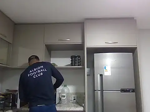 Snapshot of Juninho10c chatting on November 18, 2025, 12:48 am Juninho10c online show from November 18, 2025, 12:48 am