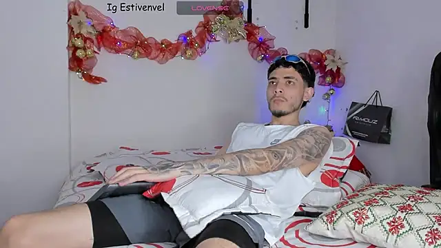 Snapshot of steve_latin chatting on November 21, 2025, 5:23 pm steve latin online show from November 21, 2025, 5:23 pm