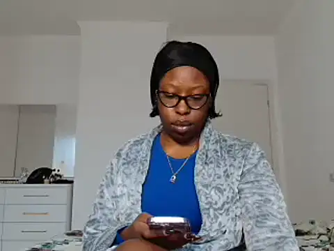 Snapshot of MadamIndigo chatting on December 18, 2025, 1:59 pm MadamIndigo online show from December 18, 2025, 1:59 pm