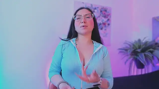 lucy neil online show from December 3, 2025, 2:34 am