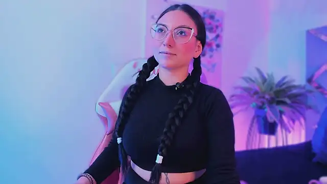 lucy neil online show from January 14, 2026, 2:37 am