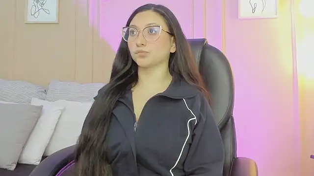 lucy neil online show from February 10, 2026, 2:54 am