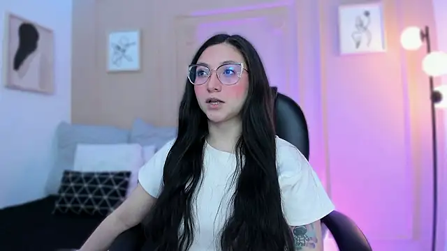 lucy neil online show from February 26, 2026, 2:33 am