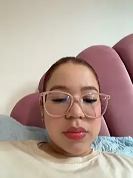 Lucyklein2022 online show from March 15, 2026, 5:42 pm