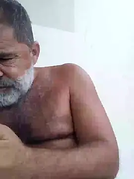 Snapshot of Peludo173317 chatting on October 15, 2025, 1:52 pm Peludo173317 online show from October 15, 2025, 1:52 pm