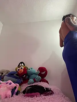 Snapshot of vaness_weet chatting on December 14, 2025, 12:22 pm vaness weet online show from December 14, 2025, 12:22 pm