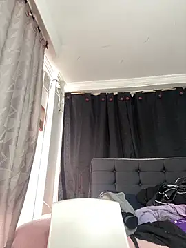 Snapshot of vaness_weet chatting on December 15, 2025, 7:20 pm vaness weet online show from December 15, 2025, 7:20 pm