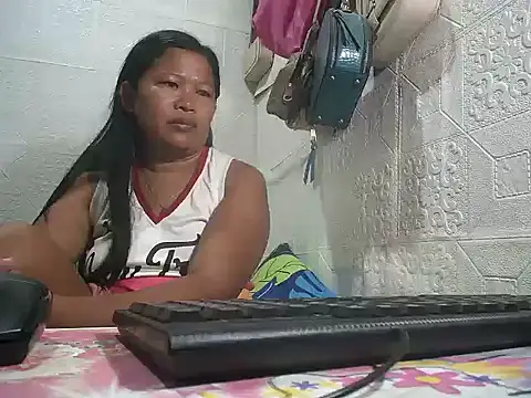 sweethotmom online show from June 15, 2026, 9:58 pm