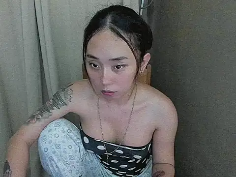 Snapshot of MissAyaCollins chatting on November 7, 2025, 6:40 am MissAyaCollins online show from November 7, 2025, 6:40 am