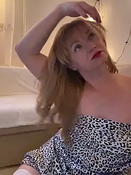 Snapshot of Lady__Maria chatting on November 23, 2025, 3:33 pm Lady Maria online show from November 23, 2025, 3:33 pm