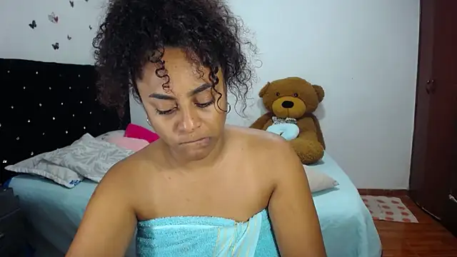 BellaKarla online show from November 8, 2025, 1:58 pm