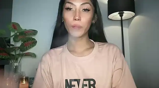 Snapshot of Bella_Gordon chatting on February 8, 2025, 12:17 am Bella Gordon online show from February 8, 2025, 12:17 am