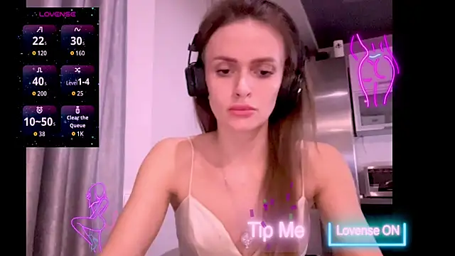 madina taher online show from November 26, 2025, 3:45 pm