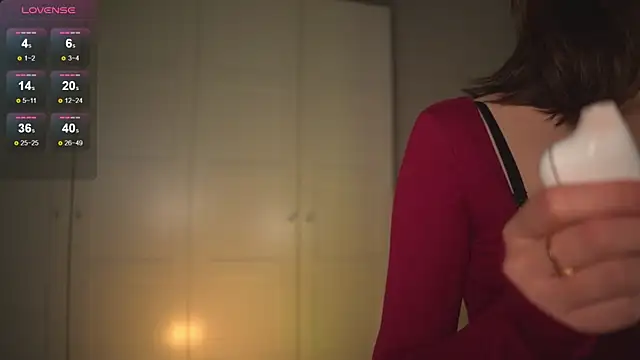 -JuicyMolly- online show from March 23, 2026, 4:18 pm