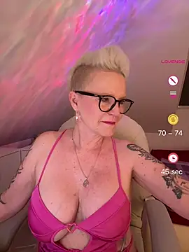German Milf online show from May 29, 2026, 1:17 pm