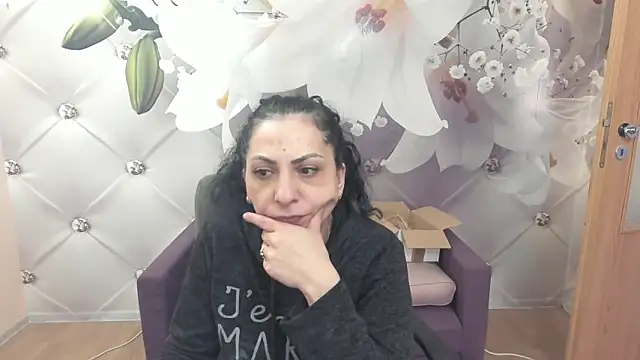 SweetArtemis online show from March 18, 2025, 3:22 pm