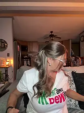 Snapshot of cowgirlc chatting on October 1, 2025, 2:38 am cowgirlc online show from October 1, 2025, 2:38 am