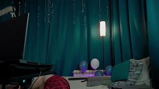 VIktorSecret online show from April 14, 2026, 4:28 am