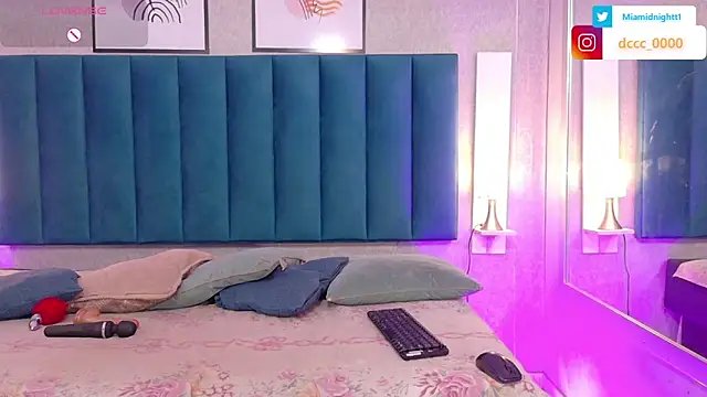 Snapshot of MiaMidnnightt chatting on December 2, 2025, 12:40 pm MiaMidnnightt online show from December 2, 2025, 12:40 pm