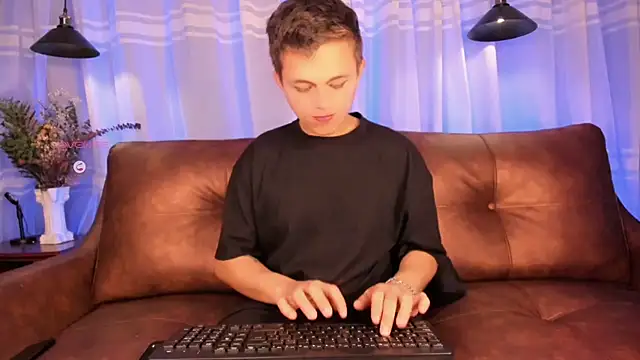 Snapshot of Tim_wolf chatting on October 28, 2025, 1:43 pm Tim wolf online show from October 28, 2025, 1:43 pm