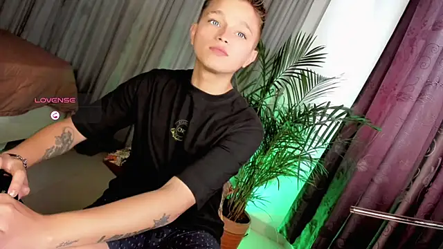 Snapshot of Tim_wolf chatting on September 29, 2025, 2:01 pm Tim wolf online show from September 29, 2025, 2:01 pm