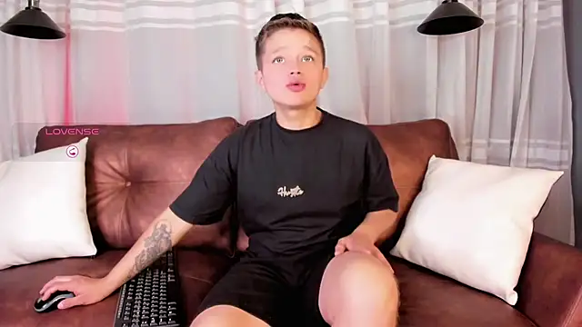 Snapshot of Tim_wolf chatting on October 9, 2025, 3:23 pm Tim wolf online show from October 9, 2025, 3:23 pm