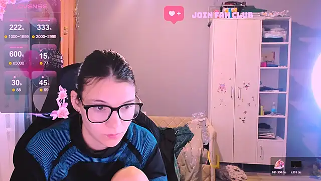 Snapshot of MollyLollipop chatting on November 1, 2025, 2:07 am MollyLollipop online show from November 1, 2025, 2:07 am