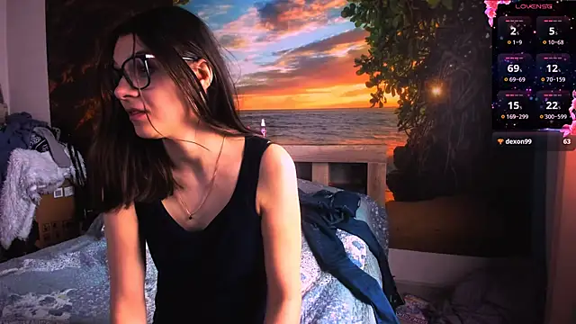 Snapshot of MollyLollipop chatting on March 21, 2025, 3:55 am MollyLollipop online show from March 21, 2025, 3:55 am