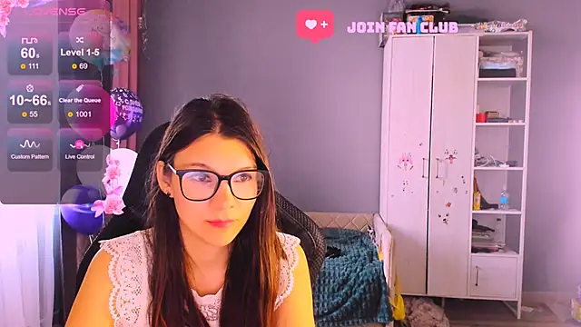 Snapshot of MollyLollipop chatting on October 29, 2025, 6:34 am MollyLollipop online show from October 29, 2025, 6:34 am