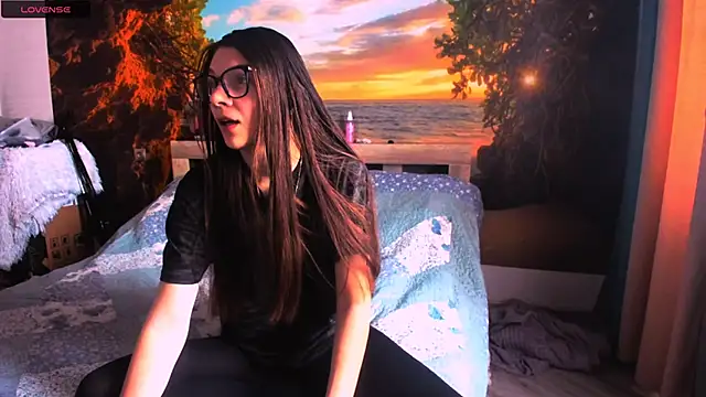 Snapshot of MollyLollipop chatting on March 13, 2025, 4:38 am MollyLollipop online show from March 13, 2025, 4:38 am