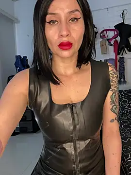 Snapshot of mylatexpleasure chatting on July 27, 2026, 7:32 pm mylatexpleasure online show from July 27, 2026, 7:32 pm