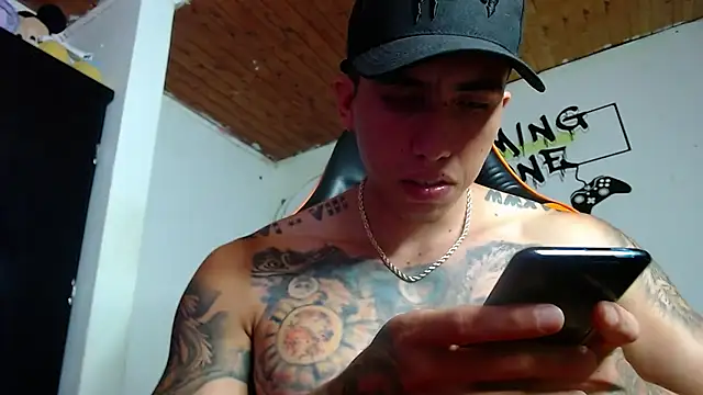 Snapshot of Adam_Hudsond chatting on February 10, 2025, 3:42 pm Adam Hudsond online show from February 10, 2025, 3:42 pm