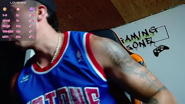 Snapshot of Adam_Hudsond chatting on February 12, 2025, 11:09 pm Adam Hudsond online show from February 12, 2025, 11:09 pm