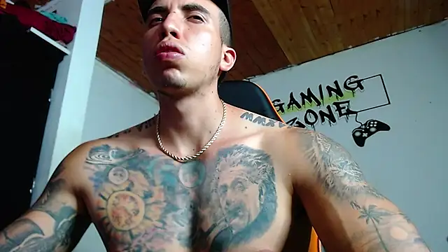 Snapshot of Adam_Hudsond chatting on January 15, 2025, 12:09 am Adam Hudsond online show from January 15, 2025, 12:09 am