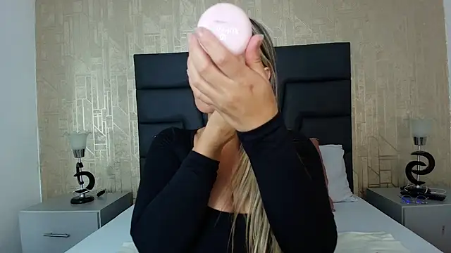 Snapshot of Isabella_Harley chatting on January 17, 2026, 1:58 pm Isabella Harley online show from January 17, 2026, 1:58 pm